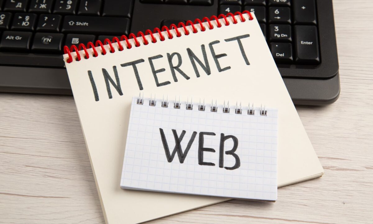 Quelles différences existe-t-il entre le web et internet ?