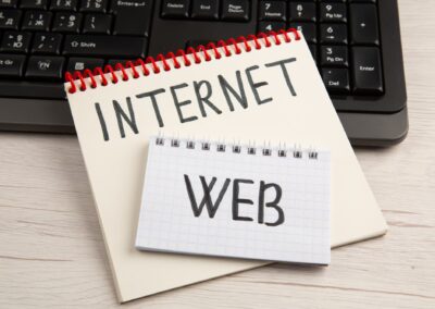 Quelles différences existe-t-il entre le web et internet ?