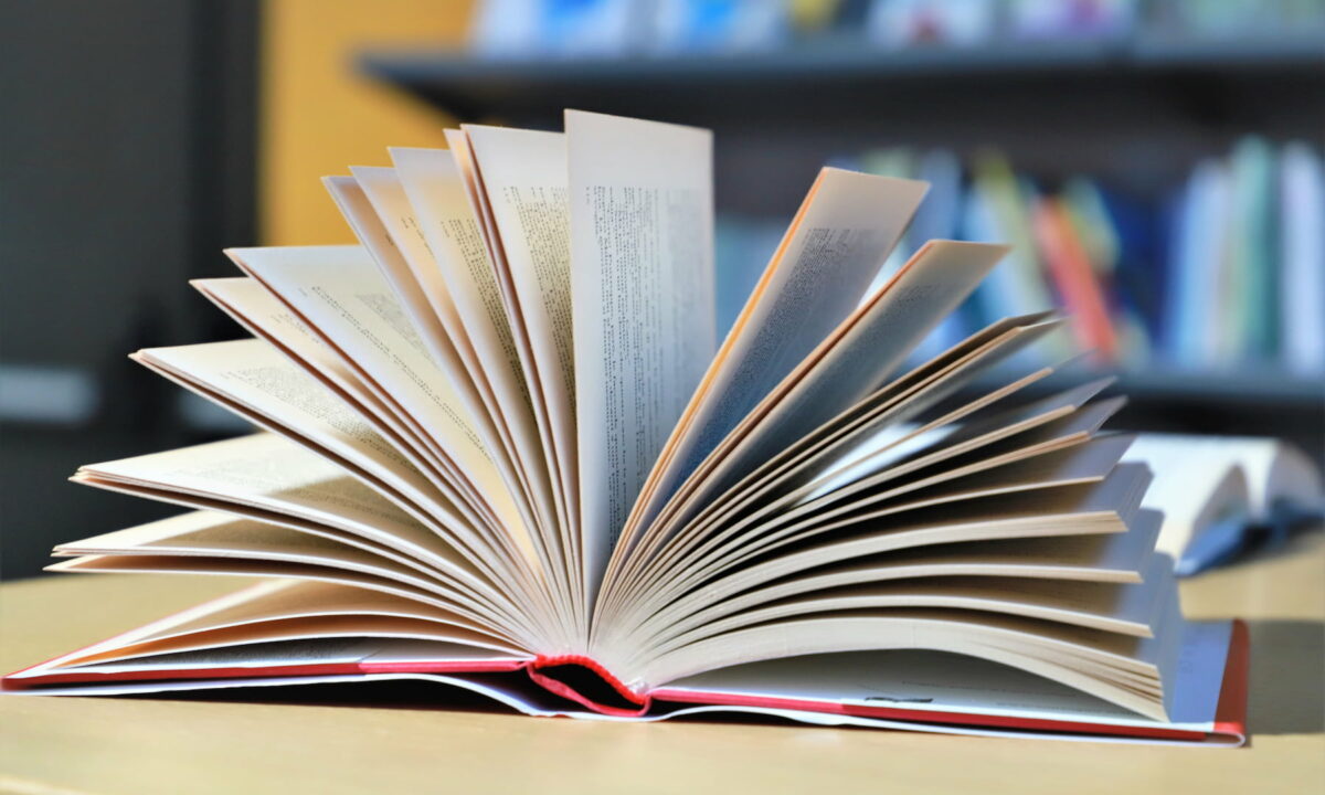 livre ouvert en éventail