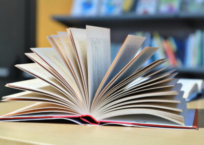 livre ouvert en éventail